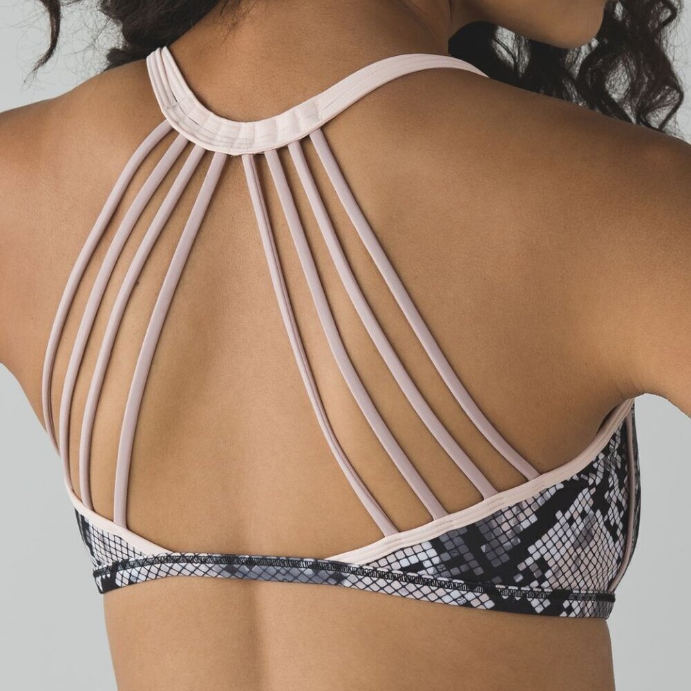 Lululemon Lighten Up Bra in Ziggy Snake Butter Pink Black Size 6